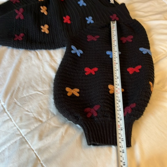 Zara Limited Edition
Beautiful Black Sweater With Embroidered Multi Color
Bows - Picture 14 of 16